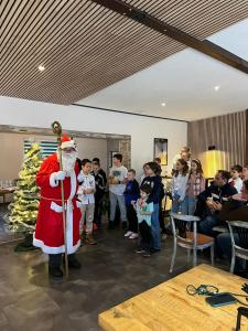 5b461935-6e81-42c7-8f37-98cf028f8ea3